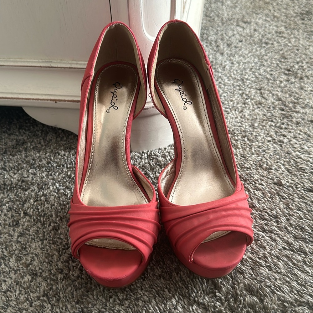 Woman’s size 8 pink stiletto heel- like new